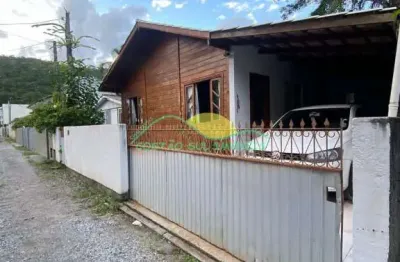 À venda: casa aconchegante no morro das pedras, bairro em constante valorização em florianópolis fl