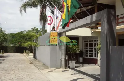 Hotel próximo a lagoa e da praia da joaquina e praia mole, com 45 unidades habitacionais na lagoa d