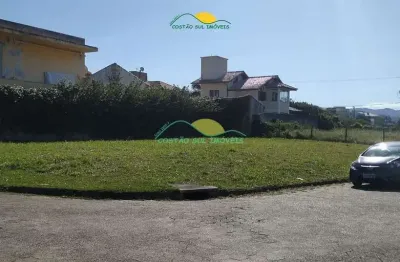 Terreno escritura publica de 533,42 m² a 330 metros da praia , com ótima infra estrutura em seu ent