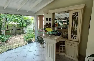 Casa à venda com 3 suítes em rua sem saída no morro das pedras, florianópolis/sc