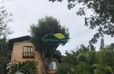 Casa charmosa à venda no rio tavares – praia, natureza e praticidade!   rio tavares, florianópolis,