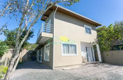 Casa completa e espaçosa a poucos passos da praia do morro das pedras – temporada 2025/2026 ( apena