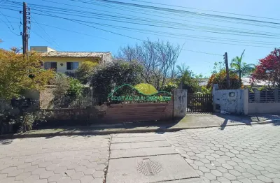 Terreno com escritura pública a 170 metros da praia - morro das pedras - florianópolis/sc.