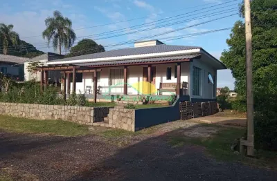 Casa plana em alvenaria de 144,45m² em terreno de 360m² com 3 quartos (1suíte) no alto ribeirão - r