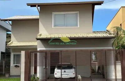 Casa de dois pavimentos com 4 quartos (1 suíte) no campeche - florianópolis/sc