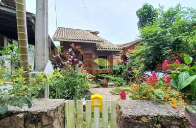Casa de tijolos à vista de 2 pavimentos com 2 quartos na Costa de Cima  - Pântano do Sul - Florianó