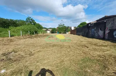 Excepcional terreno de 668m² com frente para duas ruas, Escritura Pública, financiável  e a 360 met