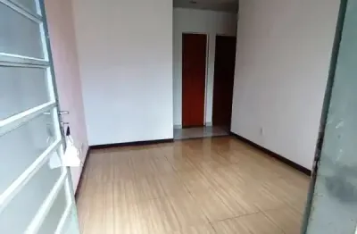 Ótimo apartamento desocupado 2 qts condomínio recanto do sabiá