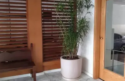 Ótimo apto desocupado 3 qts edificio berbert de castro em copacabana