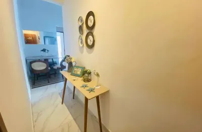 Apto de 2 dorm c/ 1 suíte, mobiliado, sacada gourmet, vista mar, 62 m² de área útil. bairro: flórida.