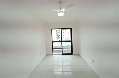 Apto de 2 dorm, sendo 1 suíte,  sacada, 57 m² de área útil. bairro: canto do forte.