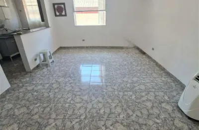 Kitnet, 100 metros da praia, 30 m² de área útil, bairro: boqueirão.