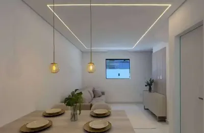 Casa triplex c/ 2 dorm sendo 2 suítes, piscina, 89 m² de área útil. bairro: canto do forte.