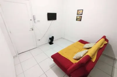 Kitnet, 100 metros da praia, 30 m² de área útil, bairro: boqueirão.