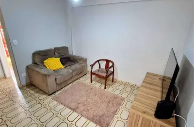 Apto de 2 dorm, 65 m² de área útil. canto do forte.
