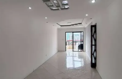 Apto de 2 dorm c/ 1 suíte, 2 vagas, sacada, 82 m² de área útil. bairro: canto do forte.
