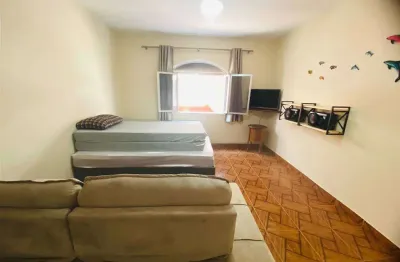 Kitão c/ 40 m² de área útil, 100 metros da praia, mobiliado. bairro: vila tupi.