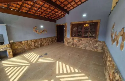 Casa 2 dorms c/ 1 suíte, 75 m² de área útil, churrasqueira e 2 vagas de garagem. bairro: jardim real.