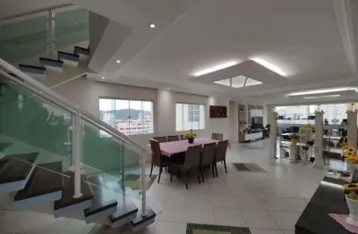 Cobertura triplex de 4 dorms c/ 2 suítes, piscina, churrasqueira, 535,08 m² de área útil. bairro: boqueirão.