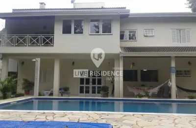 Casa a venda em condomínio de chácaras em excelente localização