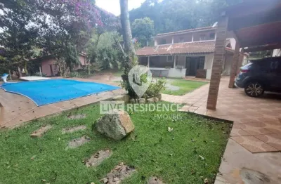 Excelente chácara  com piscina sendo  04  suítes,  aceita financiamento