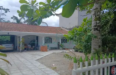 Casa com matrícula e registro de imóveis a 350m do mar, à venda em matinhos