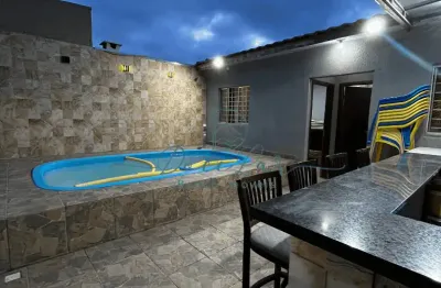 Casa mobiliada com piscina à venda em matinhos, a 700 metros do mar