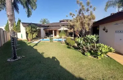 Casa térrea em indaiatuba, condomínio portal dos ipês com 3 suítes - 330 m²