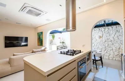 Sobrado mobiliado no Água Verde com jacuzzi, churrasqueira e exclusividade