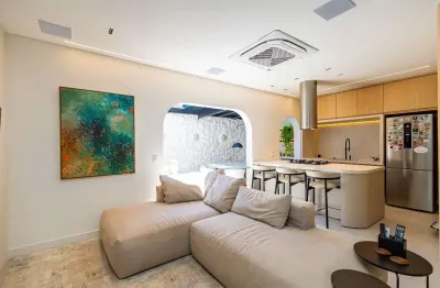 Sobrado mobiliado no Água Verde com jacuzzi, churrasqueira e exclusividade