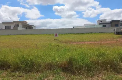 Maravilhoso terreno à venda com ótima topografia com   500m2 na parte externa e comercial do condom