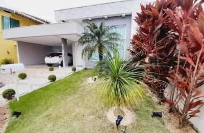 Casa à venda aconchegante com 3 dormitórios para venda, localizada em condomínio de alto padrão, a