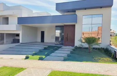 Casa à venda, linda e moderna com três suítes, rica em armários, linda área gourmet  muito bem loca