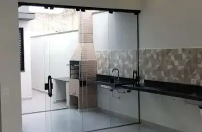 Linda e aconchegante casa à venda com dois dormitórios, super bem localizada ao lado do shopping  p