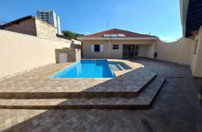 Linda e espaçosa Casa para venda e locação na melhor localização, próximo ao centro e ao lado do Pa