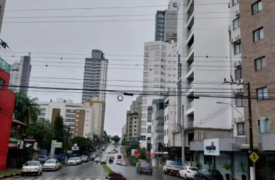 Apartamento à venda no centro, dois quartos com suíte. na região da aabb