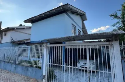 Casa à venda perto do sesc chapecó, com 03 quartos sendo um suíte