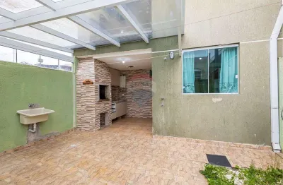 Sobrado à venda com 120m², 3 quartos, sendo 1 suíte, e 2 vagas de garagem por r$500.000,00, no condomínio abranches village, em curitiba/pr