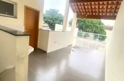 Cobertura com churrasqueira, hall social com elevador, 2 dormitórios sendo 1 suíte e 2 vagas