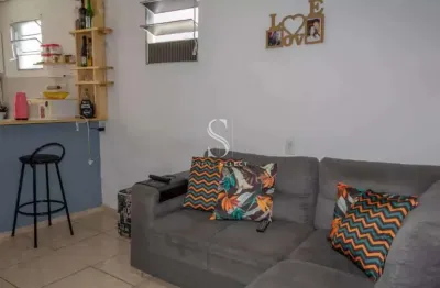 Casa assobradada de 300m² possui 5 dormitórios, 5 banheiros e 1 vaga á venda na região de interlagos