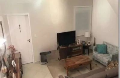 Casa com 2 dormitórios sendo 2 suítes ,3 vagas de garagem e edícula