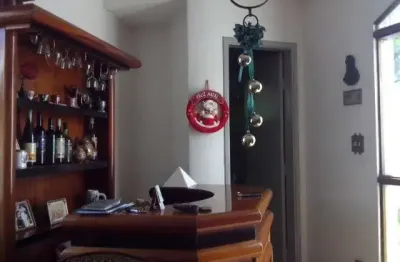 Casa no brooklin paulista de 180m² com 4 dormitórios, 2 suítes, 5 banheiros e 3 vagas.