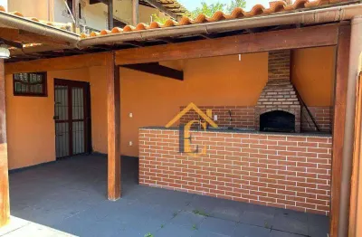 Ótima casa, composta de 3 quartos, sendo 2 suítes, 3 banheiros, sala,  cozinha, área de serviço coberta com churrasqueira e chuveirão, vaga de garagem