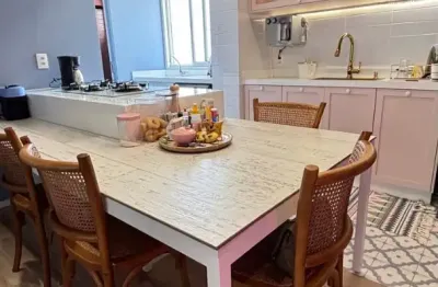 Apartamento com 2 quartos no fino acabamento, porteira fechada, peninsula