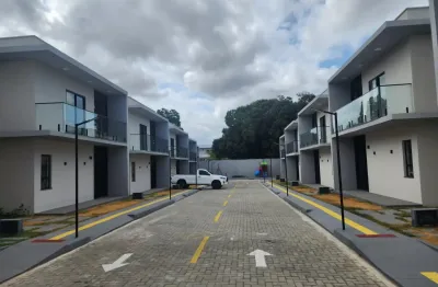 Casa de condominio com 3 quartos, duplex, amplo quintal. casa nova