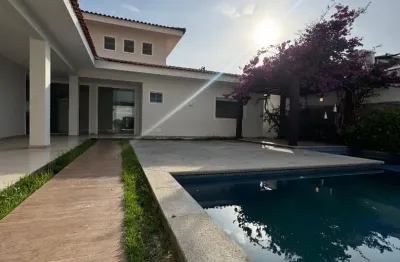 Casa de Alto Padrão no Condominio Interlagos, Com lazer Privativo.