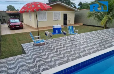 Casa térrea com piscina, pertinho da praia da cocanha! - caraguatatuba