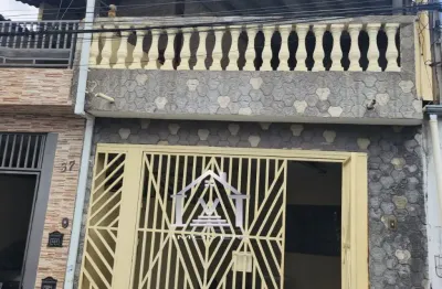 Casa para venda possui 150 metros quadrados com 3 quartos- taboão da serra