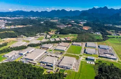 Barracão / Galpão / Depósito com 2 salas para alugar na Zona Industrial, Joinville 