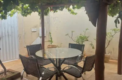 Casa com 3 quartos à venda no Jardim Holanda, Uberlândia 